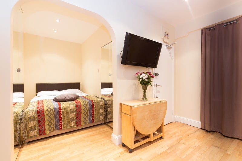 'Studio In Notting Hill ! Bills Included !' Room to Rent from SpareRoom
