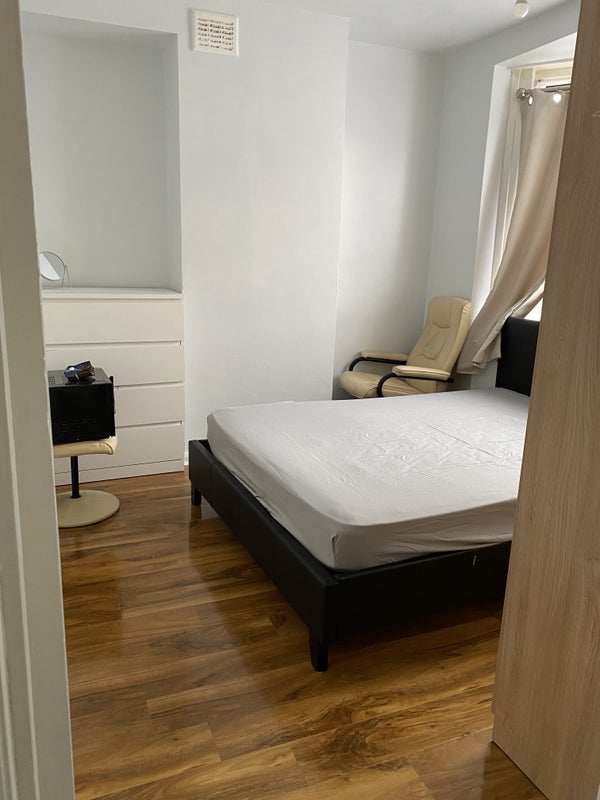 'Spacious, Clean & Modern Double room In Catford' Room to Rent from