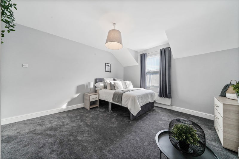 'Large luxury Double room Ealing Broadway' Room to Rent from SpareRoom