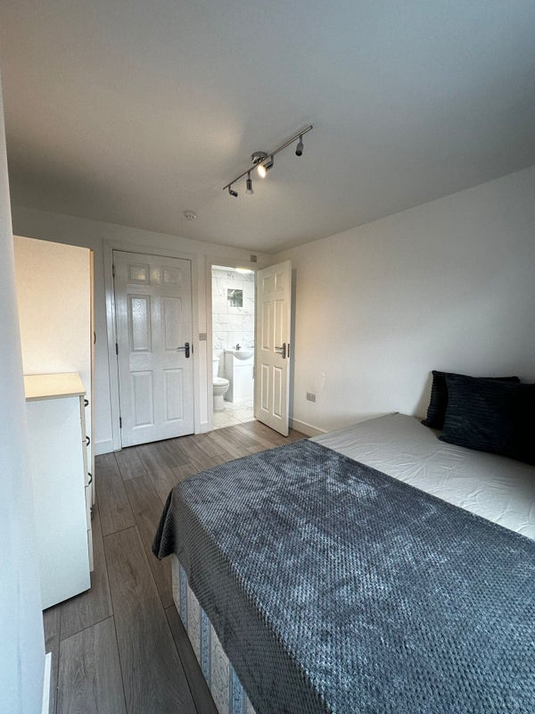 'Ensuite Room Available NOW Tottenham' Room to Rent from SpareRoom