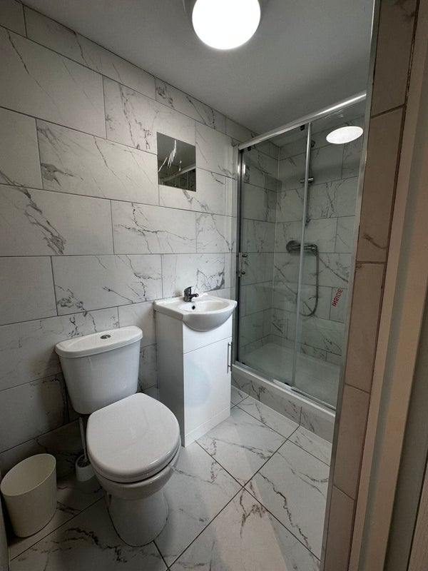 'Ensuite Room Available NOW Tottenham' Room to Rent from SpareRoom