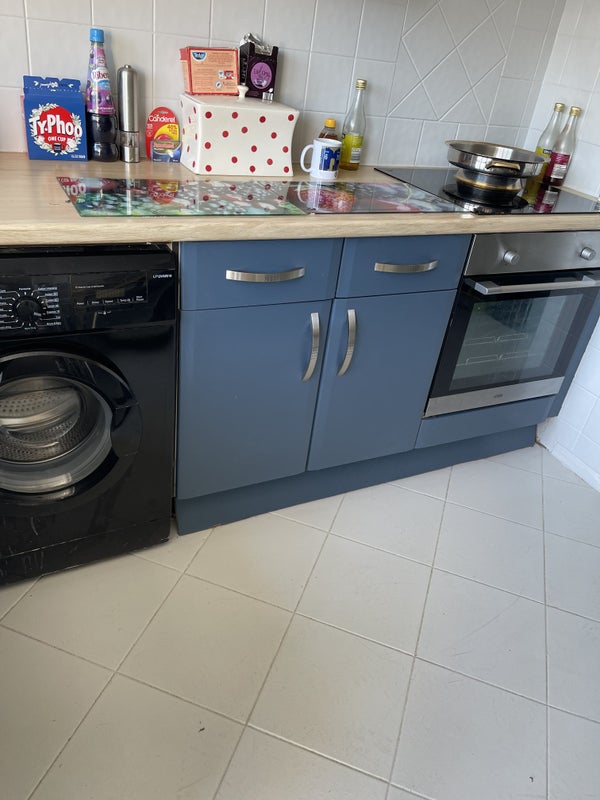 Photo 1: Kitchen