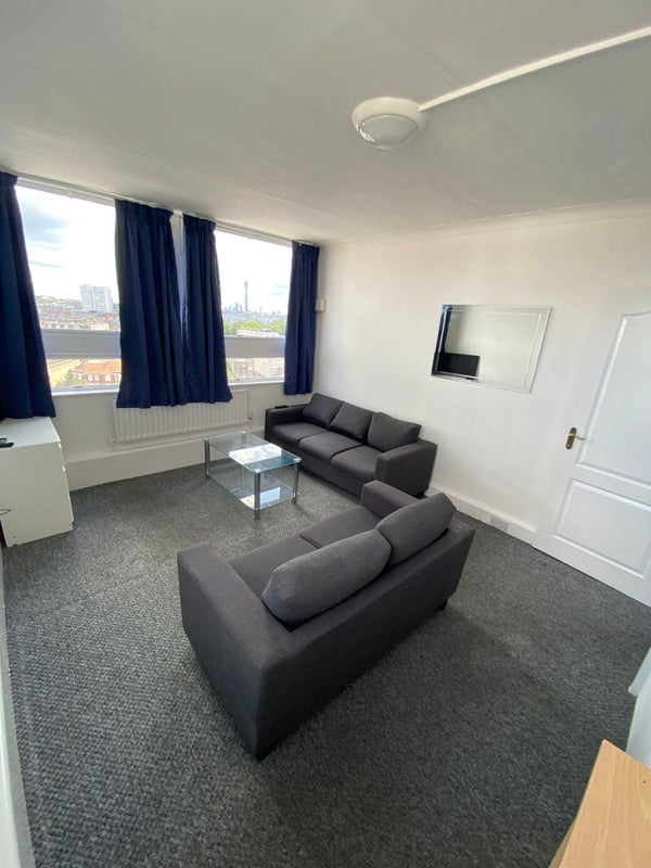 '4 Beds, 2 Baths Flat, Central London, Baker Street' Room to Rent from SpareRoom