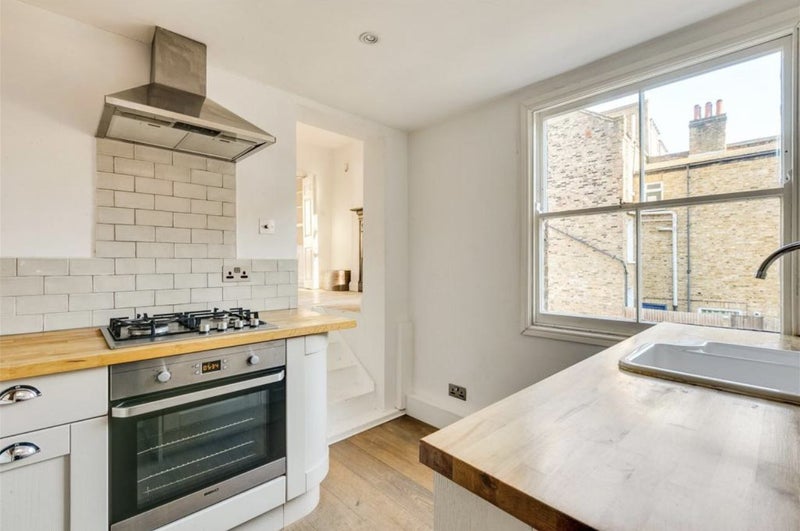 'Beautiful one bed Battersea flat' Room to Rent from SpareRoom