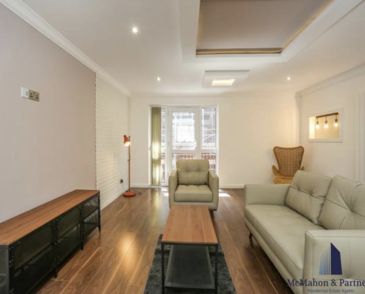 'Large Ensuit Room in Farringdon for Couple' Room to Rent from SpareRoom