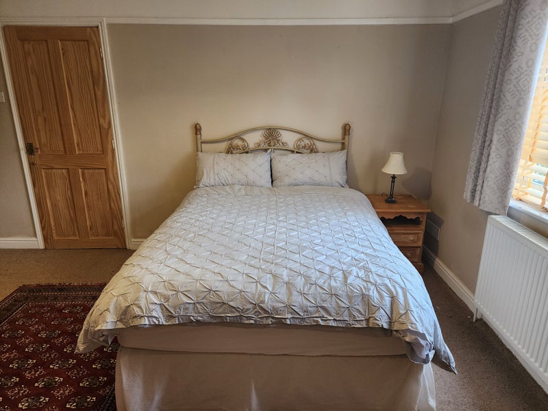 Photo 1: Room 1
