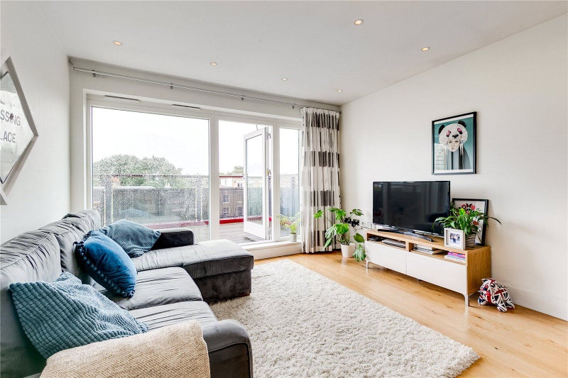 'Spacious modern one bedroom flat in Clapham' Room to Rent from SpareRoom