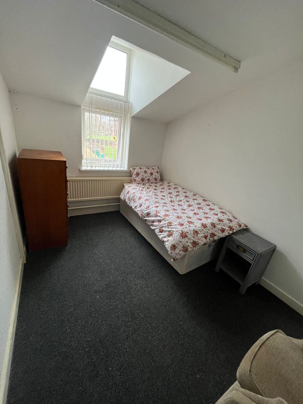 'Shared Clevedon Road, B12' Room to Rent from SpareRoom