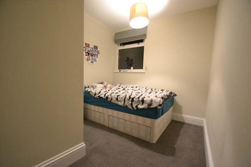 Photo 1: Bedroom