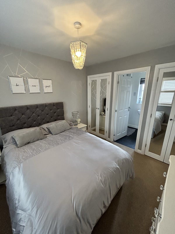 'Double Room with Ensuite ' Room to Rent from SpareRoom