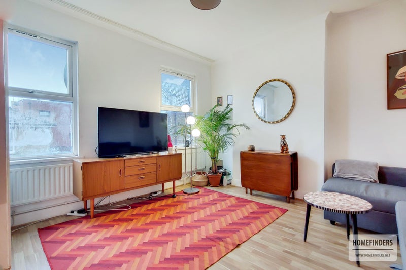 '2 bedroom terraced conversion apartment in Dalston' Room to Rent from