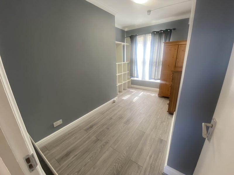 'Spacious Studio In Westbourne Park' Room to Rent from SpareRoom