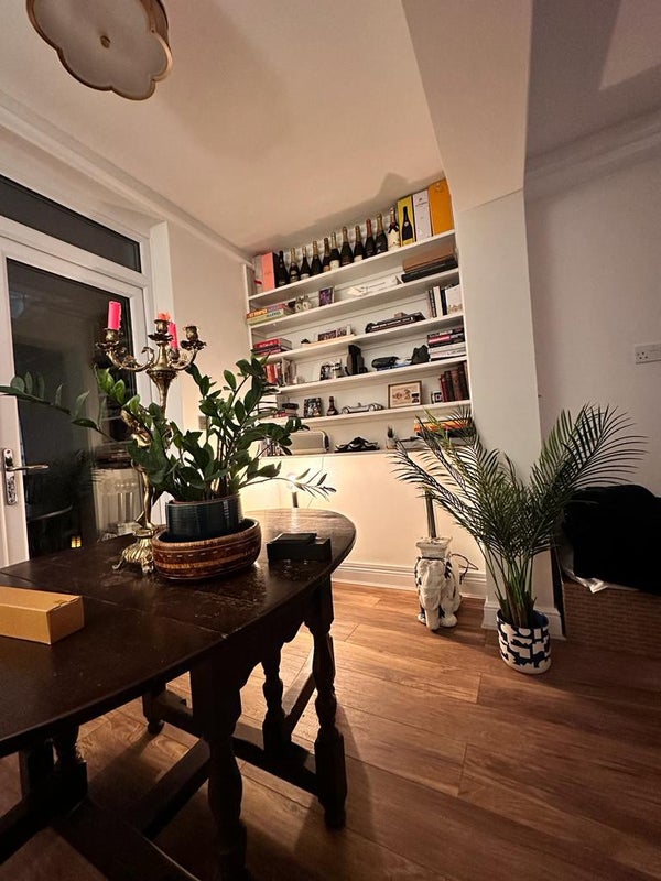 Photo 1: Dining table 