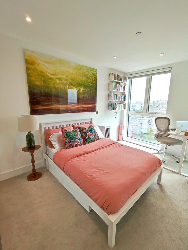 Photo 1: Its a master bedroom