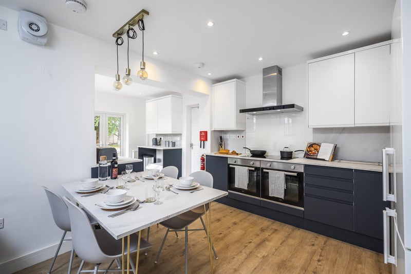 Photo 1: Fabulous kitchen