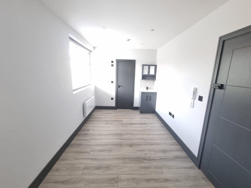 'DSS Studio Flat in Streatham Lambeth SW16' Room to Rent from SpareRoom