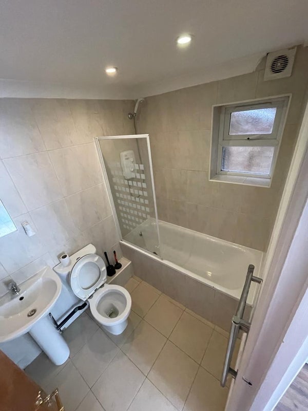 Nice Studio Flat In Leyton Couples Ok **' Room to Rent from SpareRoom