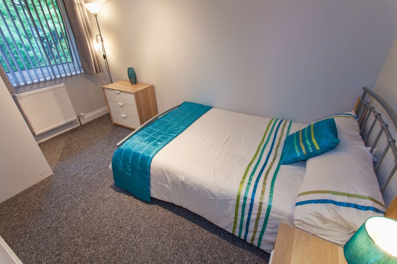 '🌞Hi Spec Double RoomClose Redhill High St' Room to Rent from SpareRoom