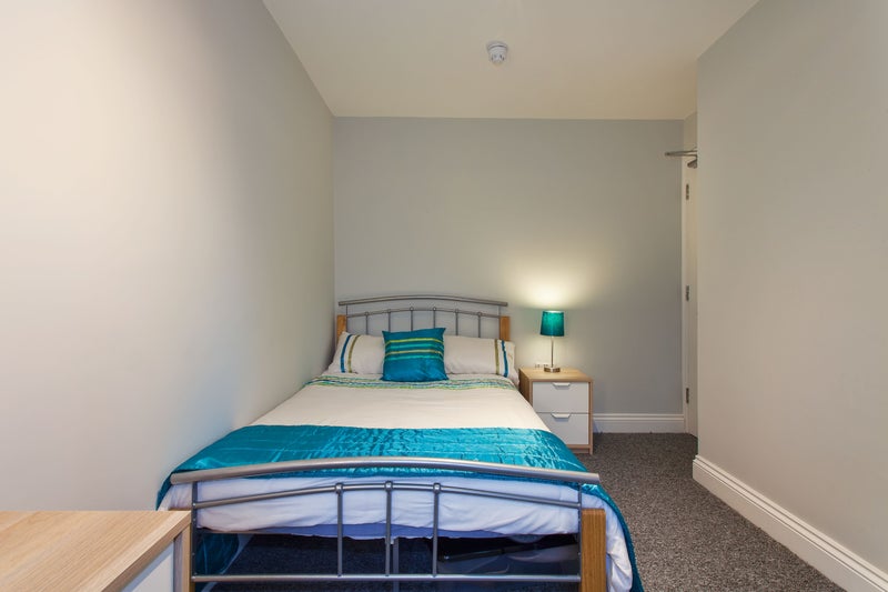 '🌞Hi Spec Double RoomClose Redhill High St' Room to Rent from SpareRoom