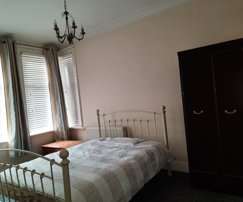 'A lovely spacious double room in Westcliff' Room to Rent from SpareRoom
