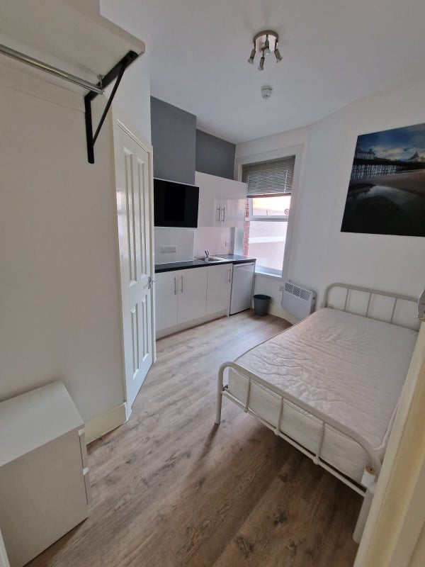 'Single Ensuite Room ' Room to Rent from SpareRoom