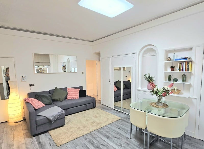 '1 Bed Furnished Flat, All Bills Included.' Room to Rent from SpareRoom