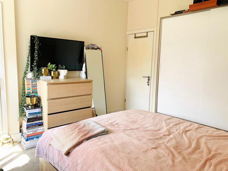 'A Stunning Double Room To Let In Hendon Central!' Room to Rent from