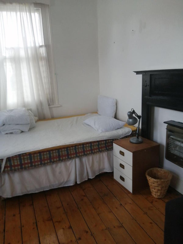 'Huge double bedroom in Hammersmith' Room to Rent from SpareRoom