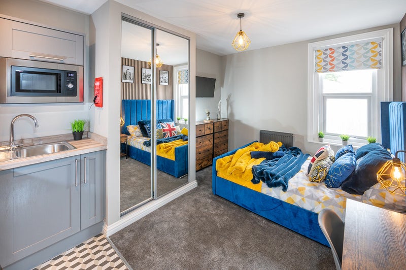 Photo 1: bedroom