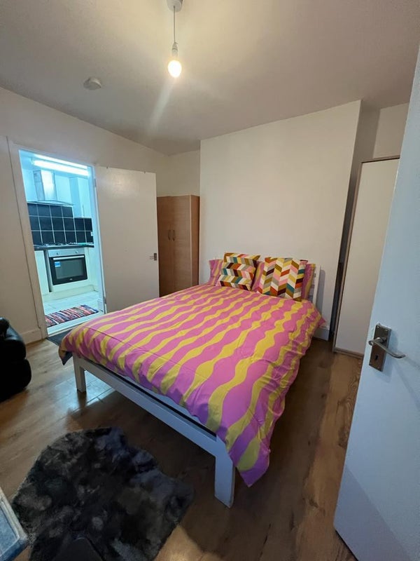 'Clapham Common 5 mins Tube station walk' Room to Rent from SpareRoom
