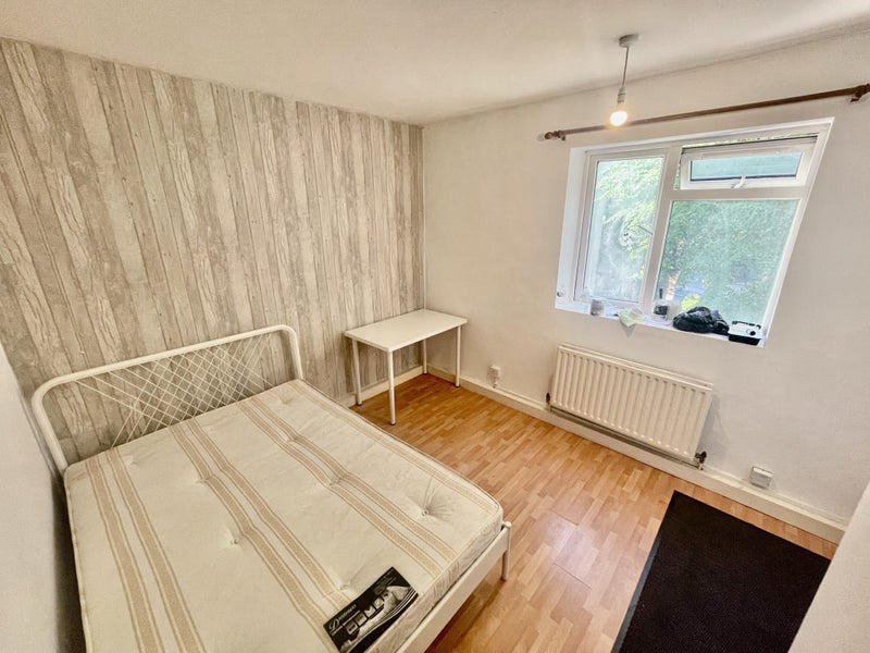 'Lovely Double Room in Kingston ' Room to Rent from SpareRoom