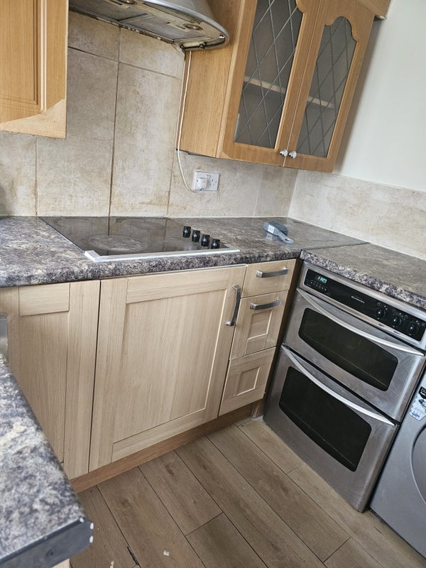 Photo 1: Kitchen 