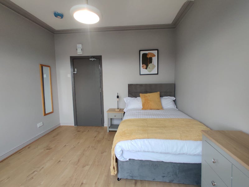 'Wembley, Last Room Left! Spacious Furnished Rooms' Room to Rent from