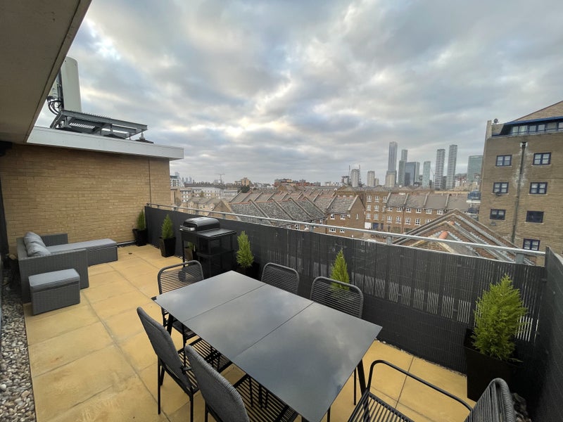 Photo 1: Large terrace 