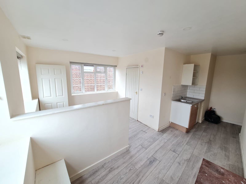 'DSS Studio Flat Available in Acton Ealing W5' Room to Rent from SpareRoom