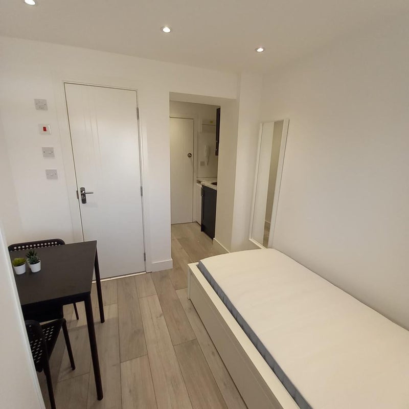 'New EnSuite Rooms with in Morden' Room to Rent from SpareRoom