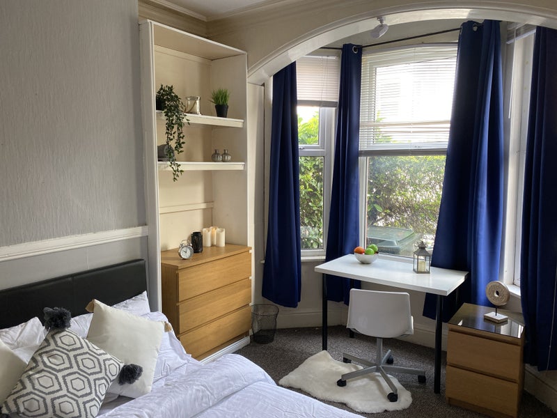 Photo 1: Room 1 - TAKEN