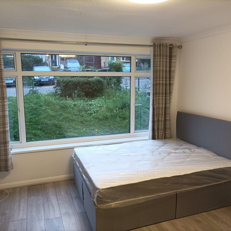 'Beautiful Large Double Room in Luton LU2 0RQ' Room to Rent from SpareRoom