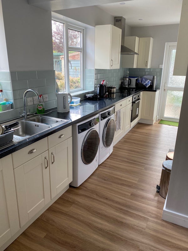 Photo 1: Kitchen 