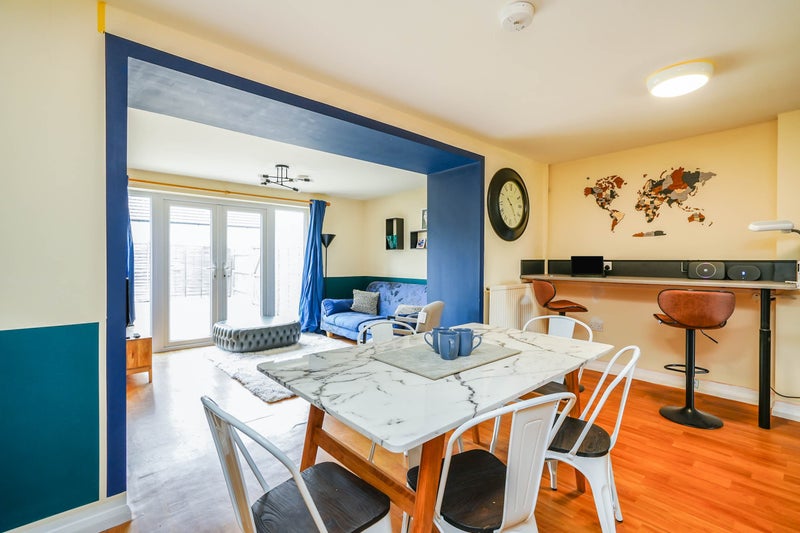 Photo 1: Kitchen/living area