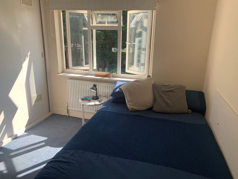 Photo 1: Advertised room