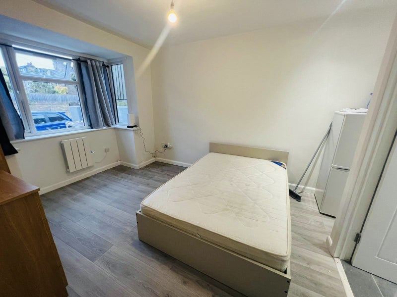 'Brand New Studio Flat in E17 to LET' Room to Rent from SpareRoom