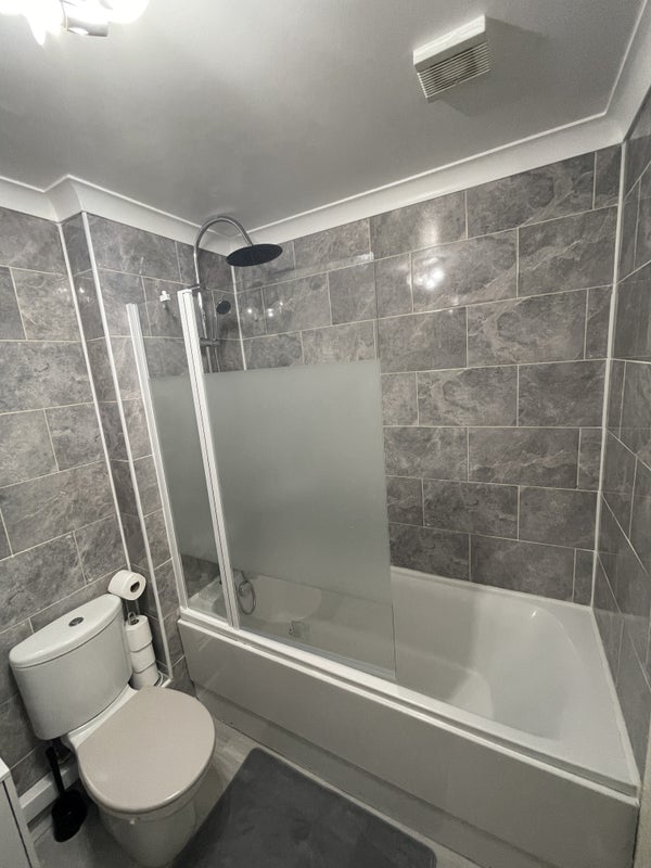 Photo 1: bathroom 
