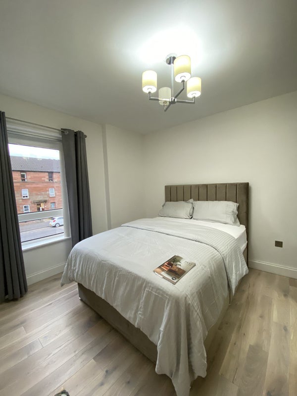 Photo 1: Room to let