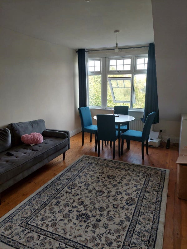 'Nice 2 Bedroom Flat in Stamford Hill w/Living room' Room to Rent from