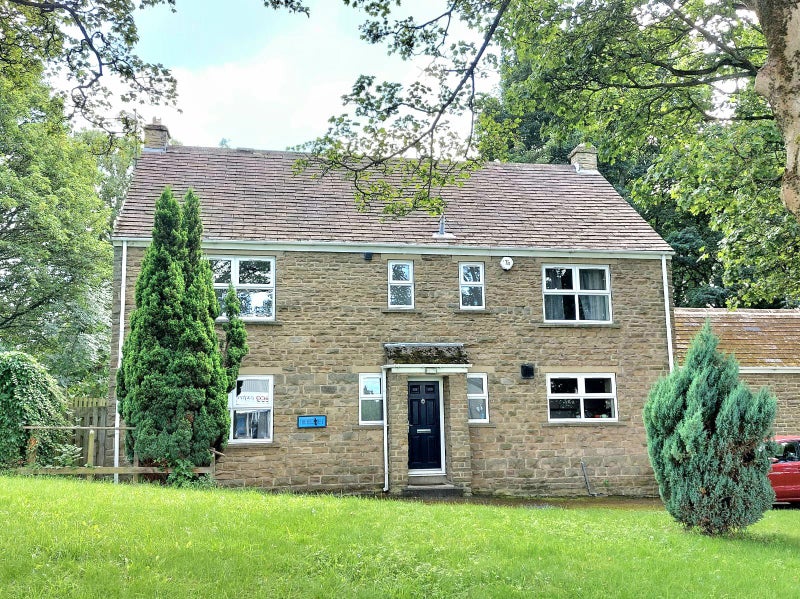 Photo 1: Property Exterior