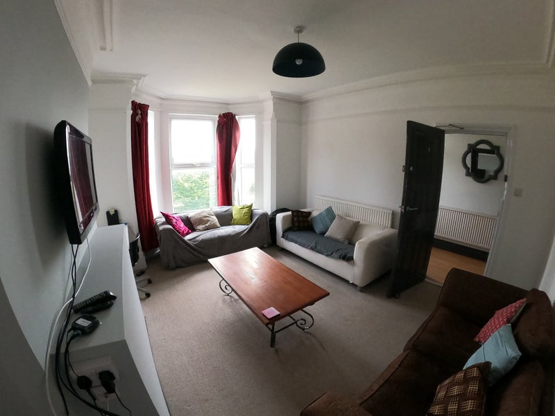 Photo 1: Lounge