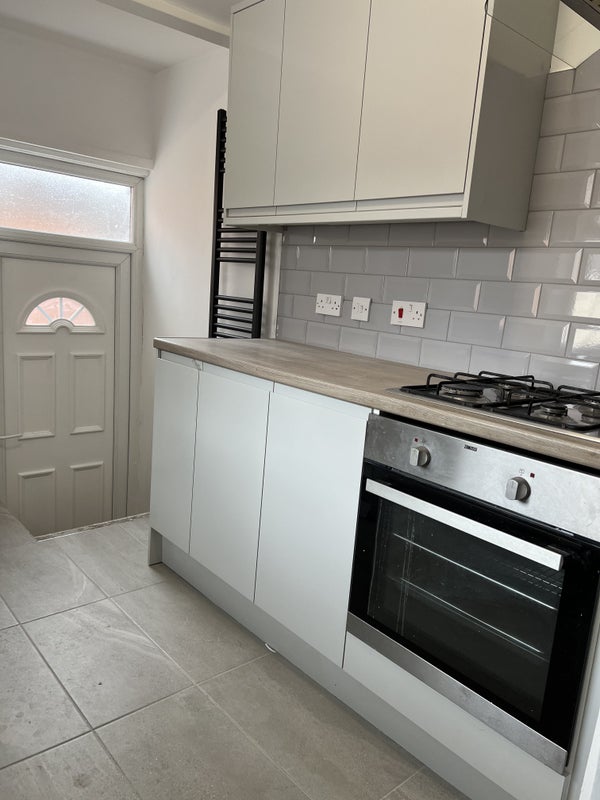 Photo 1: Kitchen