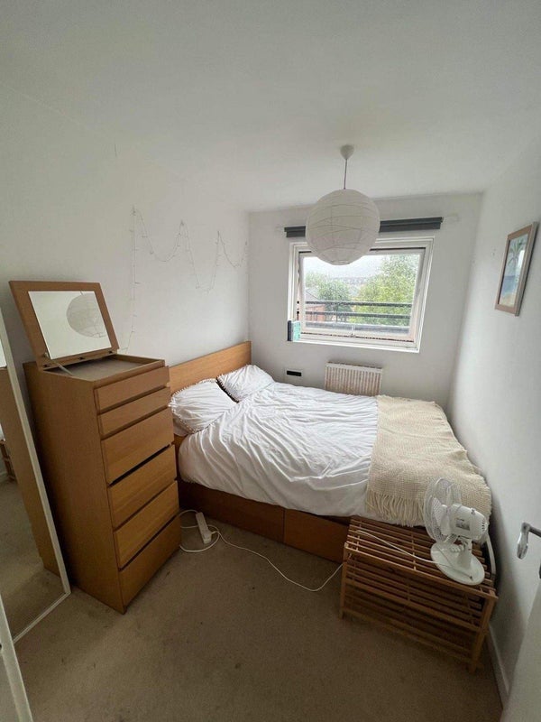 'Bright room near Wandsworth Town ' Room to Rent from SpareRoom