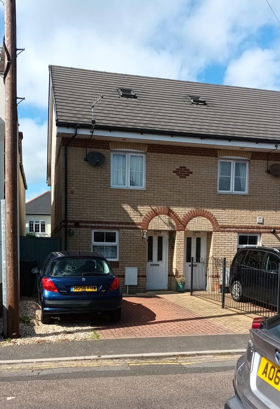 Photo 1: Parking 2 cars